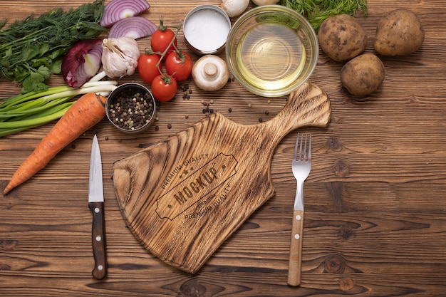 stół z akcesoriami kuchennymi